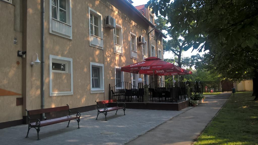 Hotel Thelena Tolna Εξωτερικό φωτογραφία